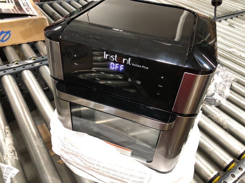 Photo 1 of Instant Vortex Plus 10qt 7-in-1 Air Fryer Toaster Oven Combo - Black

