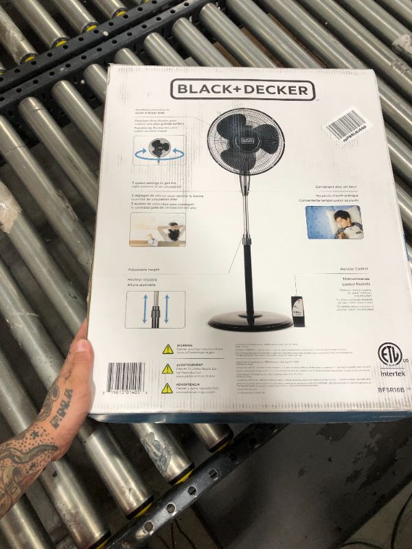 Photo 3 of Black & Decker 16" Stand Fan with Remote
