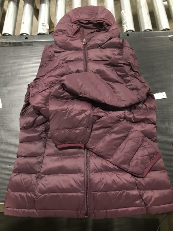 Photo 2 of Amazon Essentials Women's Lightweight Long-Sleeve Full-Zip Water-Resistant Packable Hooded Puffer Jacket SIZE Small Burgundy
