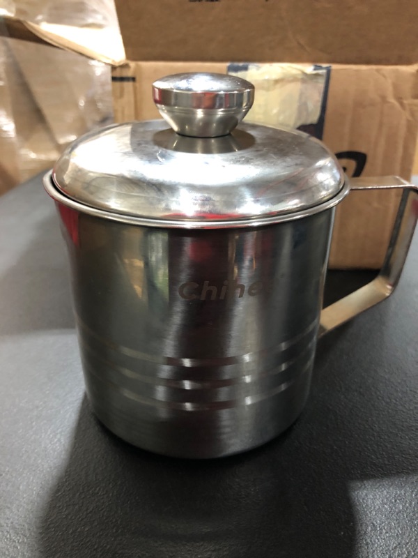 Photo 2 of Chihee Oil Strainer Pot Grease Can 1.2 L / 40 fl oz Food Strainer Stainless Steel Oil Storage Can Container with Fine Mesh Strainer, Suitable for Storing Frying Oil and Cooking Grease
