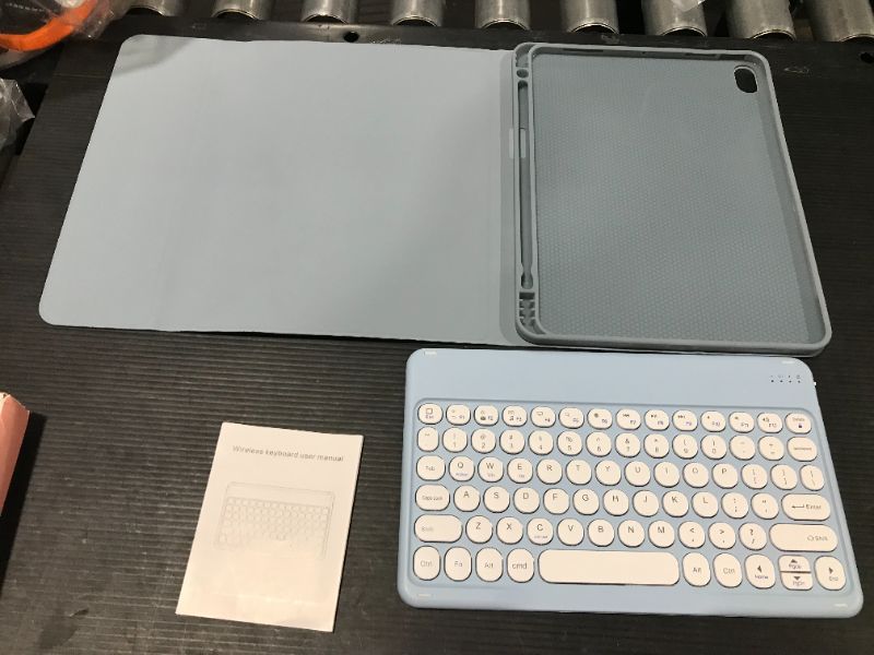 Photo 1 of iPad Smart Keyboard Case iPad Air 4th Gen