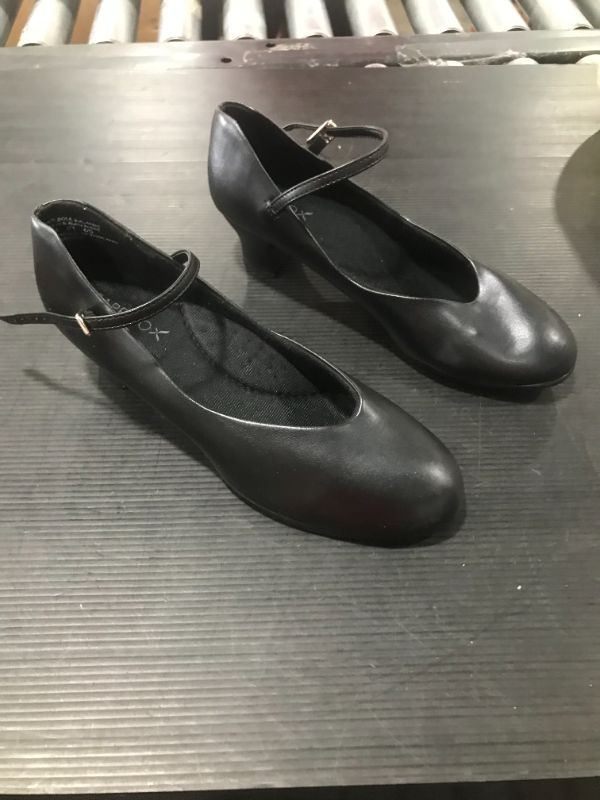 Photo 2 of Capezio Jr. Footlight Character Shoe SZ 9
