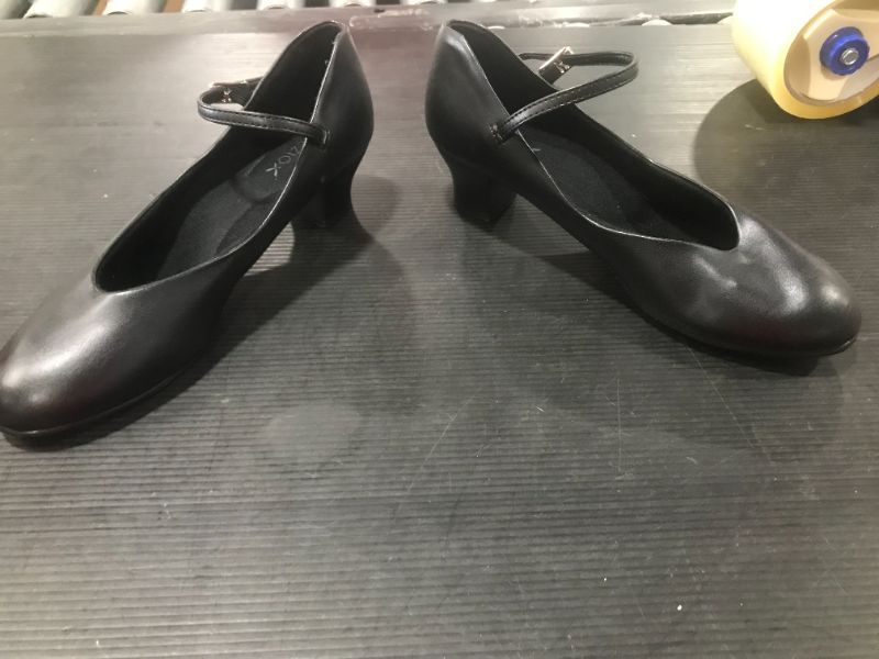 Photo 3 of Capezio Jr. Footlight Character Shoe SZ 9
