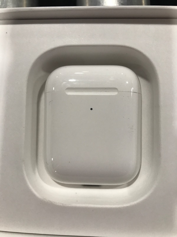 Photo 2 of Apple Wireless Charging Case for AirPods
