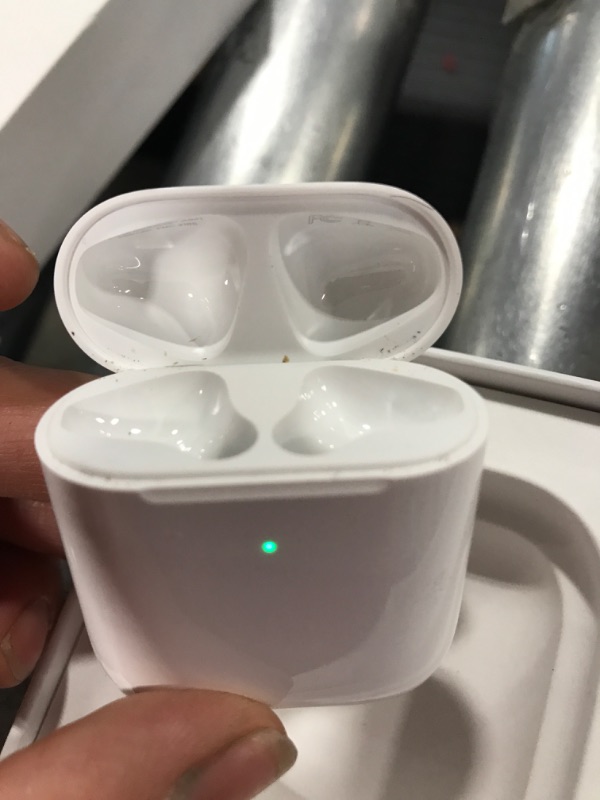 Photo 3 of Apple Wireless Charging Case for AirPods
