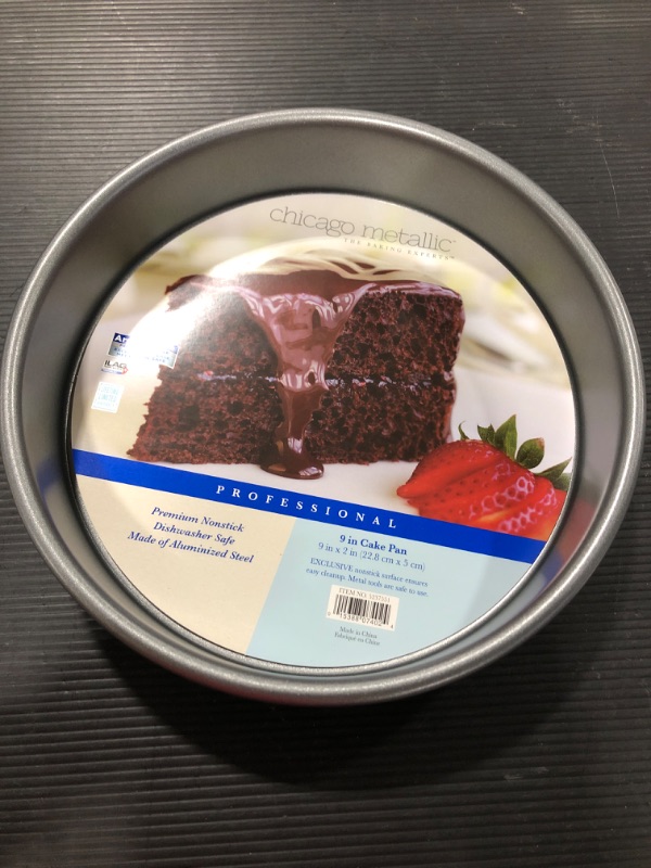 Photo 1 of Chicago Metallic 9" Non-Stick Round Cake Pan
