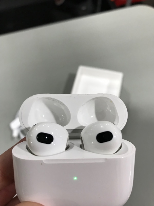 Photo 2 of AirPods (3rd Generation)