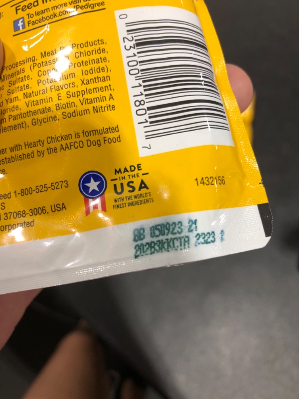 Photo 3 of PEDIGREE CHOPPED GROUND DINNER Wet Dog Food for Adult Dog With Hearty Chicken, (16) 3.5 oz Pouches, 16 Pack
Expiration Date: 05/09/2023