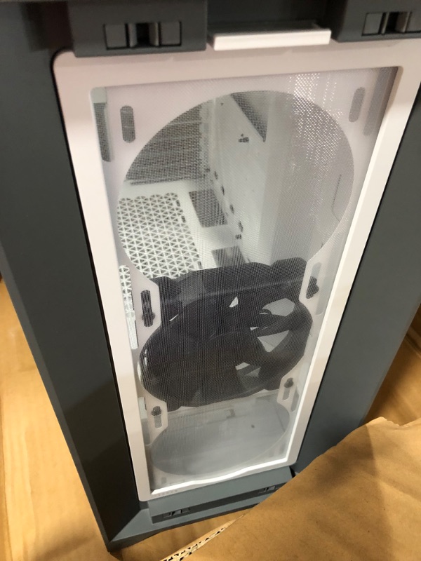 Photo 6 of 4000D AIRFLOW Tempered Glass Mid-Tower ATX Case — White
