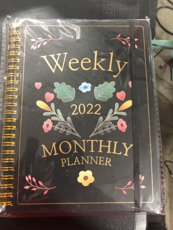Photo 1 of WEEKLY PLANNER 2022