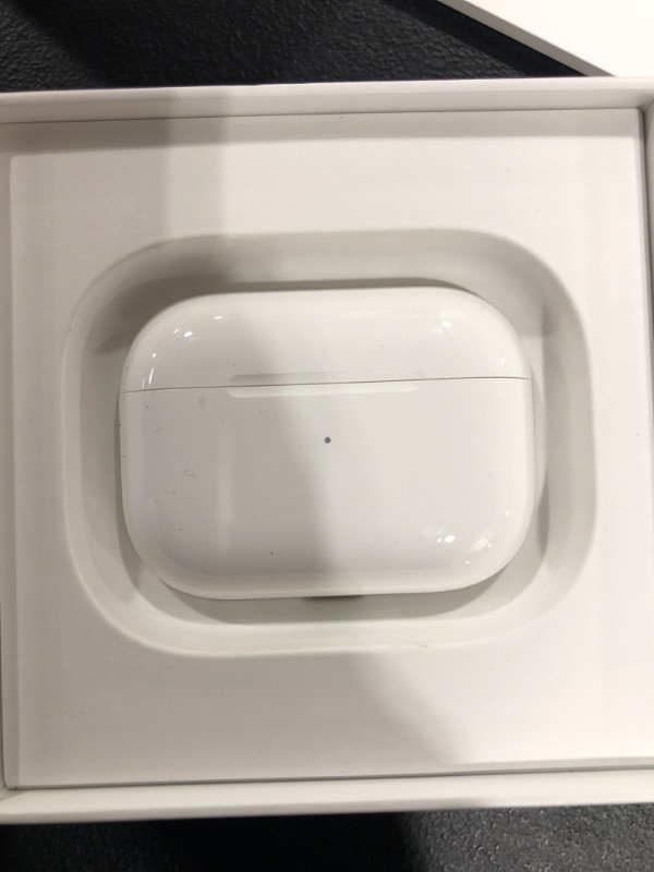 Photo 3 of Apple AirPods Pro
