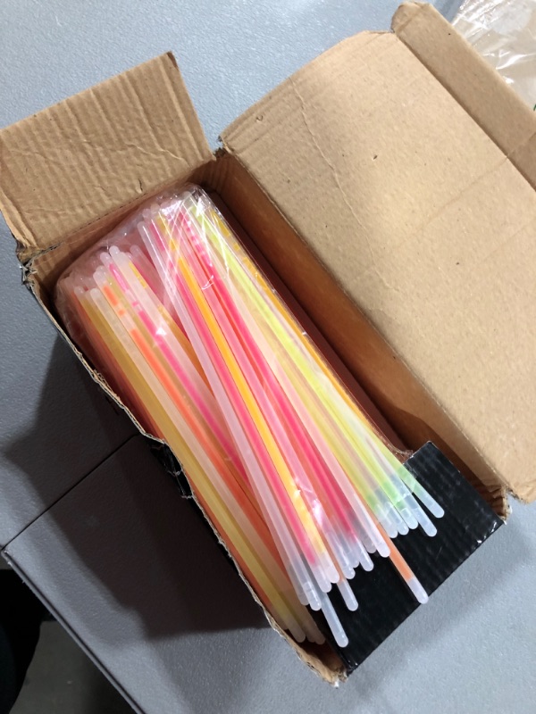 Photo 2 of 400 8"Glow Sticks Bulk for Kids Adults,Glow in the Dark Party Supplies Favors with 400 Connectors,8 color Neon Light up Toy Bracelets and Necklaces fit Holiday Birthday Concert Party
