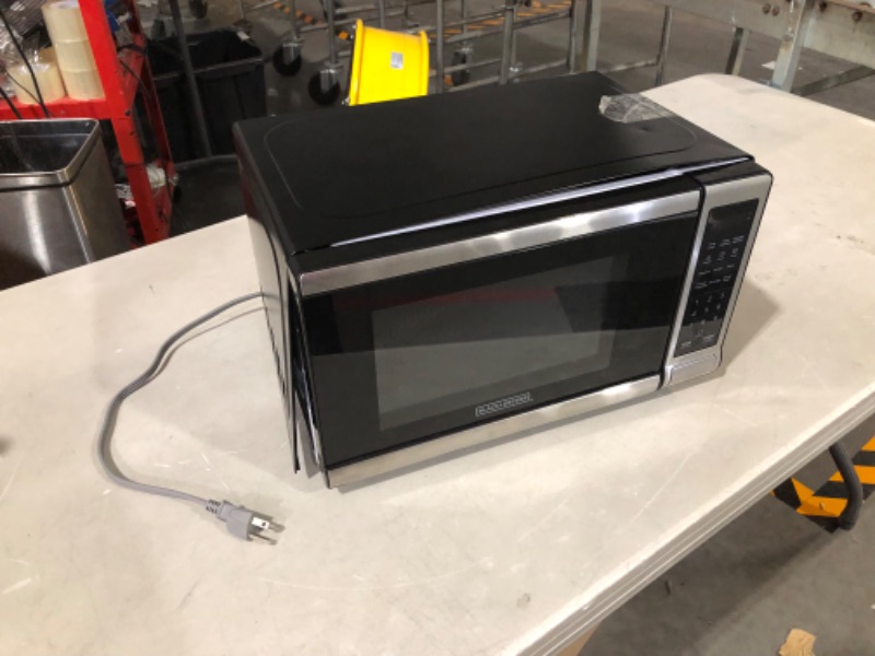 Photo 5 of ***FOR PARTS - SEE NOTES*** BLACK + DECKER EM720CB7 Digital Microwave Oven, 700W