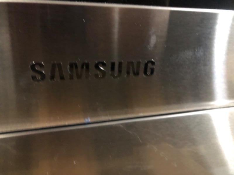 Photo 3 of **USED, MINOR DAMAGE, UNABLE TO TEST**  Samsung 30-in 5 Burners 6-cu ft Self-cleaning Air Fry Convection Oven Freestanding Smart Natural Gas Range (Fingerprint Resistant Stainless Steel)