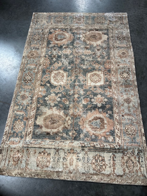 Photo 4 of * used item * no packaging *
Loloi II Margot Collection MAT-03 Ocean / Spice, Traditional 3'-6" x 5'-6" Accent Rug Ocean / Spice 3'-6" x 5'-6" MAT