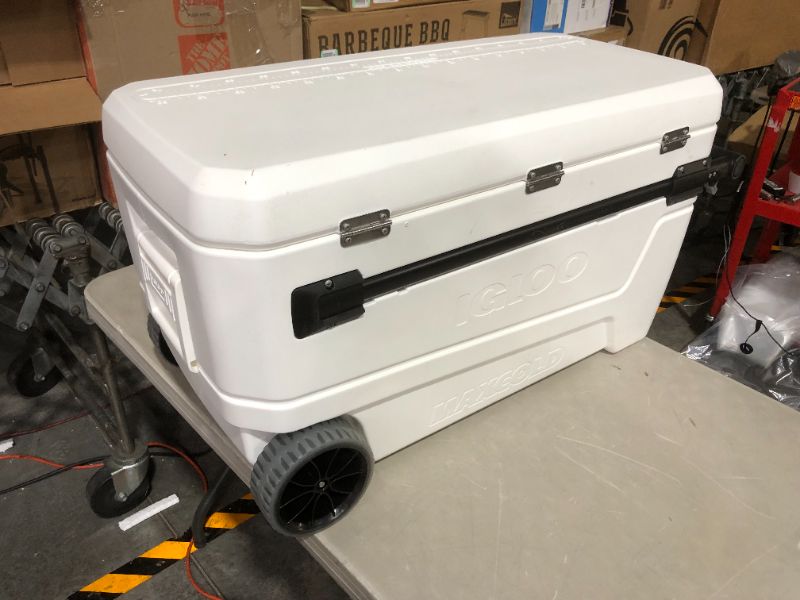 Photo 6 of ***ONE OF THE LATCHES IS BROKEN - SEE PICTURES***
Igloo Sportsman Heavy-Duty High Performance Hardsided Coolers 110 QT