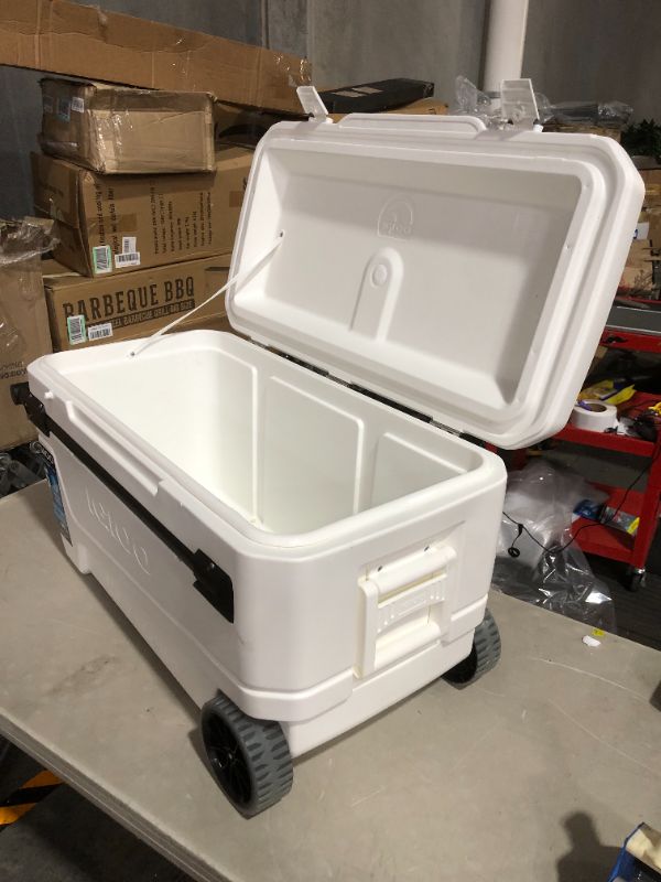 Photo 7 of ***ONE OF THE LATCHES IS BROKEN - SEE PICTURES***
Igloo Sportsman Heavy-Duty High Performance Hardsided Coolers 110 QT