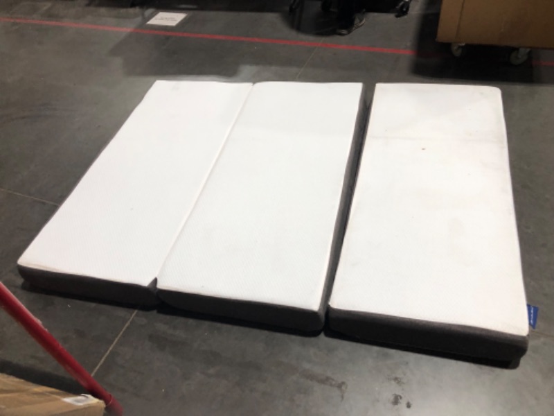 Photo 2 of ***USED AND DIRTY - SEE PICTURES - NO PACKAGING***
Molblly Folding Mattress, 6 inch Tri-Folding Memory Form Mattress, 78"x58"x6" Queen