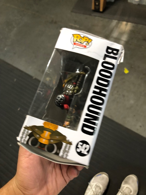 Photo 6 of Funko 43288 Pop! Games: Apex Legends - Bloodhound, Multicolor Bloodhound Collectible Toy, Multicolour