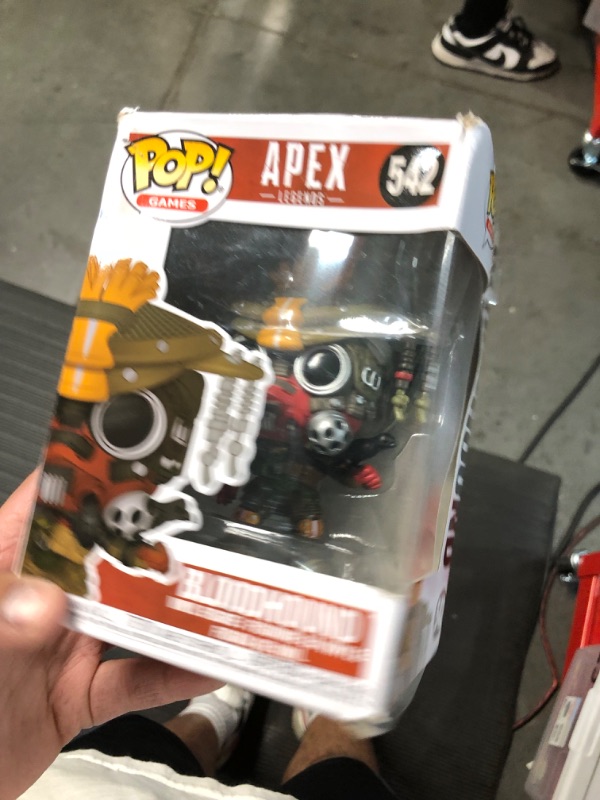 Photo 4 of Funko 43288 Pop! Games: Apex Legends - Bloodhound, Multicolor Bloodhound Collectible Toy, Multicolour