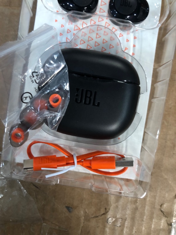 Photo 4 of JBL Tune 125TWS True Wireless in-Ear Headphones (Black)