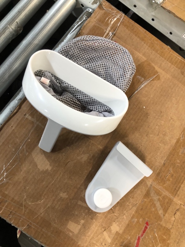 Photo 1 of Munchkin® Super Scoop™ Hanging Bath Toy Storage with Quick Drying Mesh, Grey Bath Toy Scoop