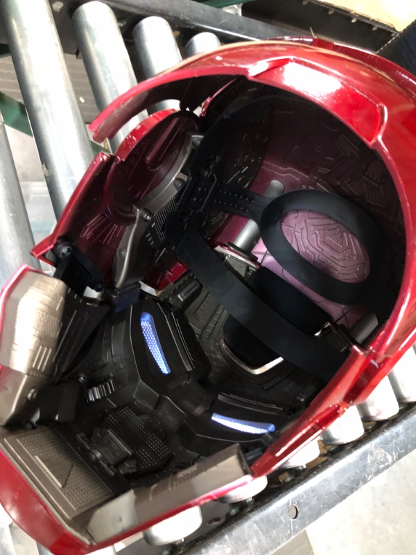 Photo 3 of [notes]Avengers Marvel Legends Full Scale Iron Man Electronic Helmet