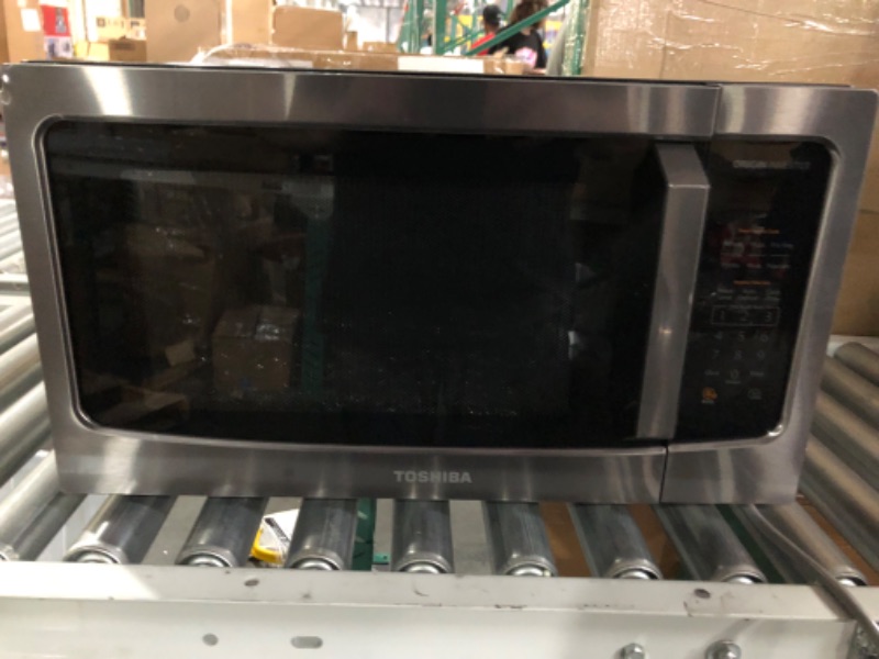 Photo 4 of TOSHIBA EM131A5C-SS Countertop Microwave Oven, 1.2 Cu Ft