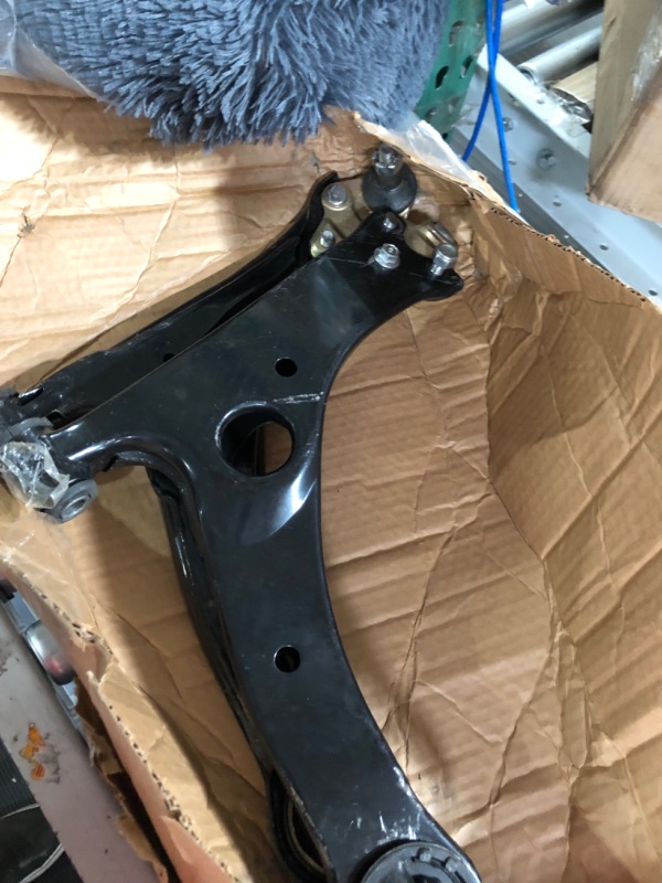 Photo 1 of *MINOR SCRATCHES*cciyu Lower Control Arm and Ball Joint Fit For 1997-1999 