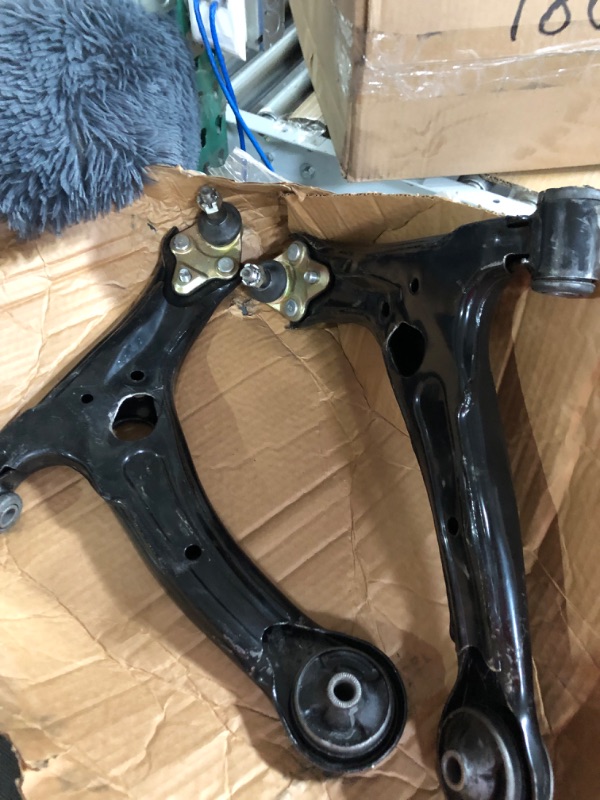 Photo 3 of *MINOR SCRATCHES*cciyu Lower Control Arm and Ball Joint Fit For 1997-1999 