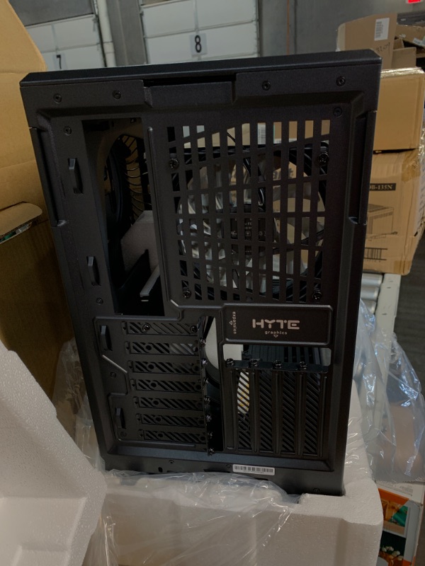 Photo 2 of HYTE Y40 Black S-Tier Aesthetic Case