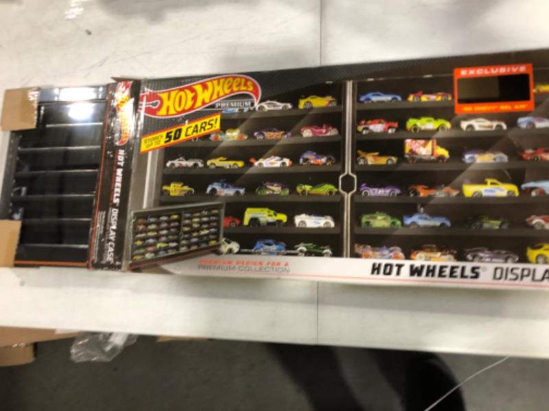 Photo 2 of Hot Wheels Premium Collector Vehicle Case