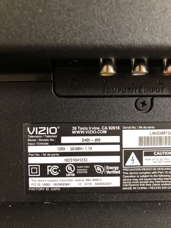 Photo 4 of VIZIO 40-inch D-Series Full HD 1080p Smart TV ***SCREEN CRACKED*** ***PARTS***