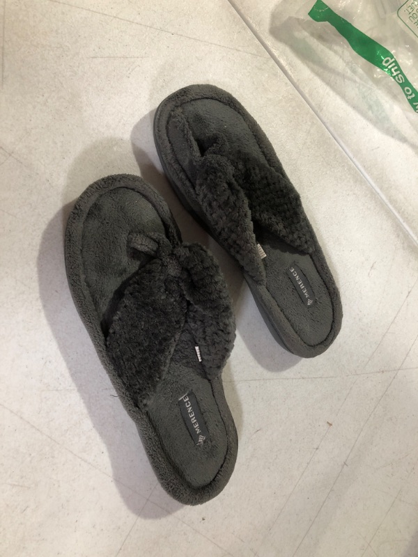 Photo 2 of Merence Memory Foam Mans Slippers Gray Fuzzy Tops Rubber Bottoms M 7-8 NIP