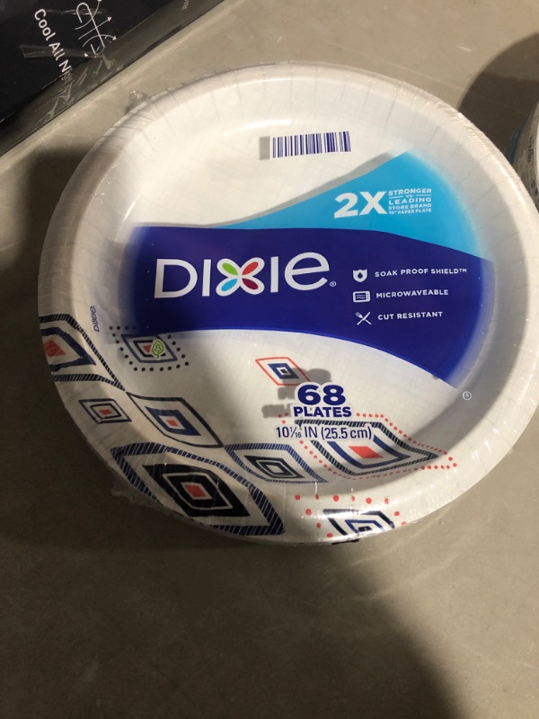 Photo 1 of Dixie 10 Inch Paper Plates, Dinner Size Printed Disposable Plate, 204 Count (3 Packs of 68 Plates) 68 Count (Pack of 3)