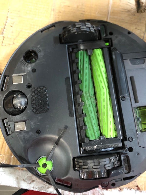 Photo 5 of **FOR PARTS** iRobot® Roomba Combo™ j7+ Self-Emptying Robot Vacuum & Mop **FOR PARTS**