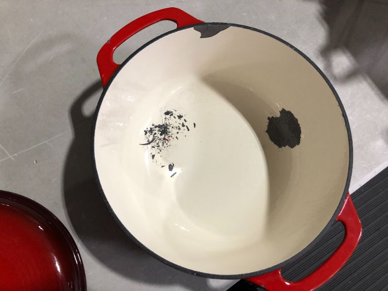 Photo 3 of ***CHIPPED PAINT - SEE PICTURES***
Amazon Basics Enameled Cast Iron Covered Dutch Oven, 6-Quart