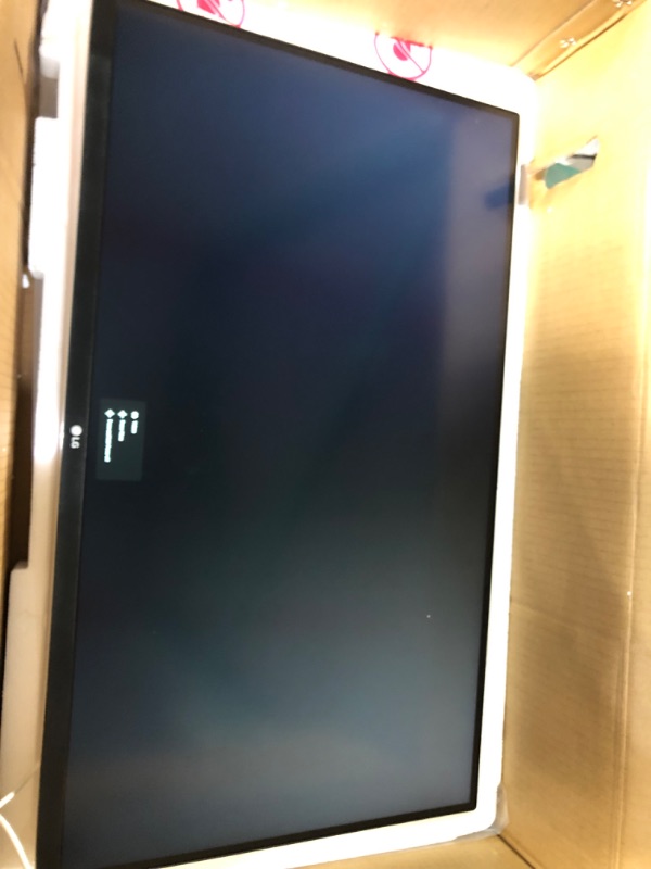 Photo 2 of LG UHD 32-Inch Computer Monitor 32UP83A-W, IPS with HDR 10 Compatibility and AMD FreeSync, White 32 inch Tilt/Height/Pivot