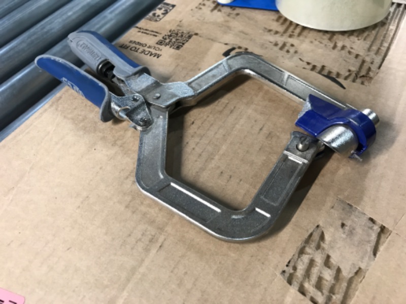 Photo 1 of * item damaged * see images *
Kreg KHCCC 90 Corner Clamp 