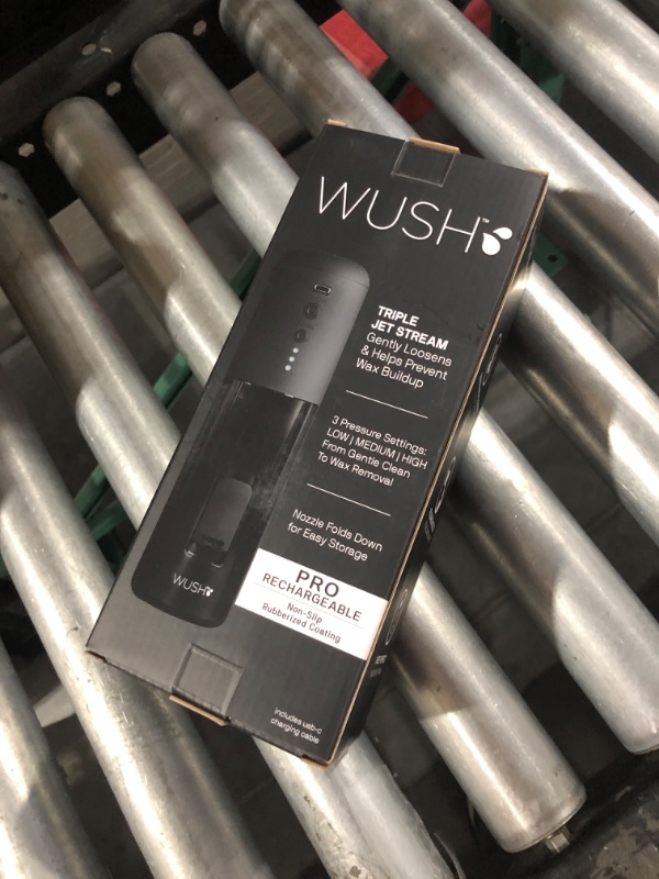 Photo 2 of *UNTESTED* Wush Pro By Black Wolf - Water Powered Ear Cleaner- Electric Triple Jet Stream with 3 Pressure Settings