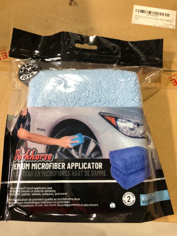 Photo 2 of Chemical Guys MIC_292_02 Premium Grade Microfiber Applicator, Blue