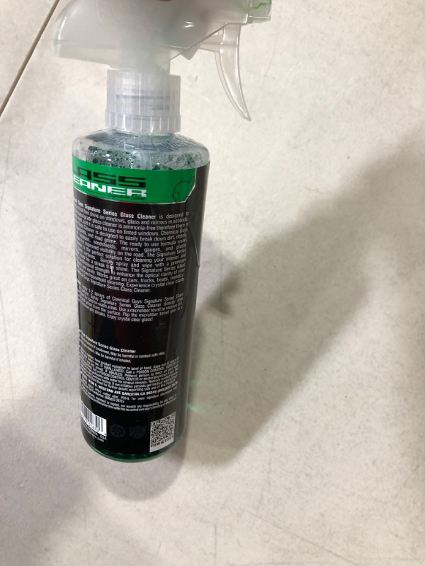 Photo 2 of Chemical Guys CLD_202_16 Signature Series Glass Cleaner 