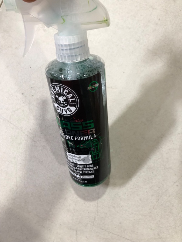 Photo 3 of Chemical Guys CLD_202_16 Signature Series Glass Cleaner 