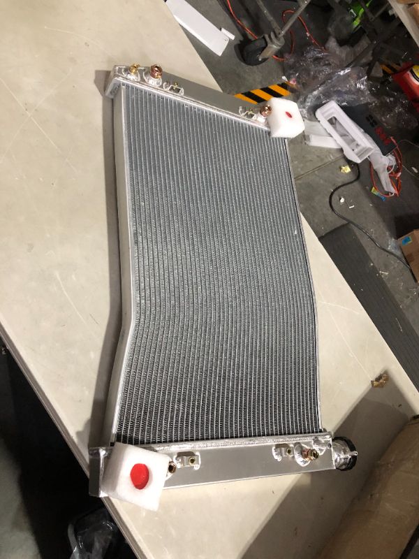 Photo 3 of ***DAMAGED - SEE NOTES***
COOLINGBEST CU622 Aluminum Radiator 3 Row for 1988-1999 Chevy GMC C1500 C2500 C3500 K1500 K2500 K3500