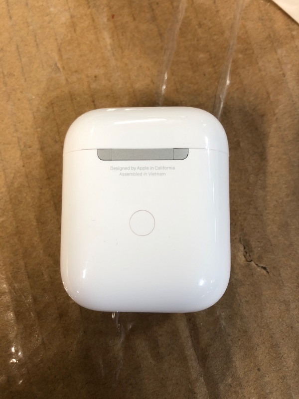 Photo 2 of (USED) Apple AirPods with Wireless Charging Case