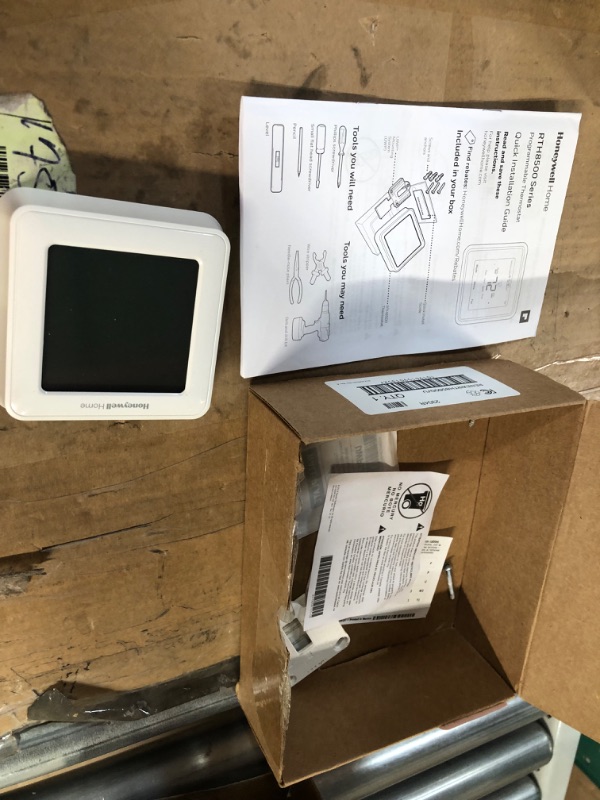 Photo 1 of **SEE NOTES**
Honeywell Home TH6320ZW2007/U Z-Wave T6 Pro Programmable Touchscreen Thermostat with SmartStart, Low Voltage, UWP Mounting System, Cover Plate, Color - White