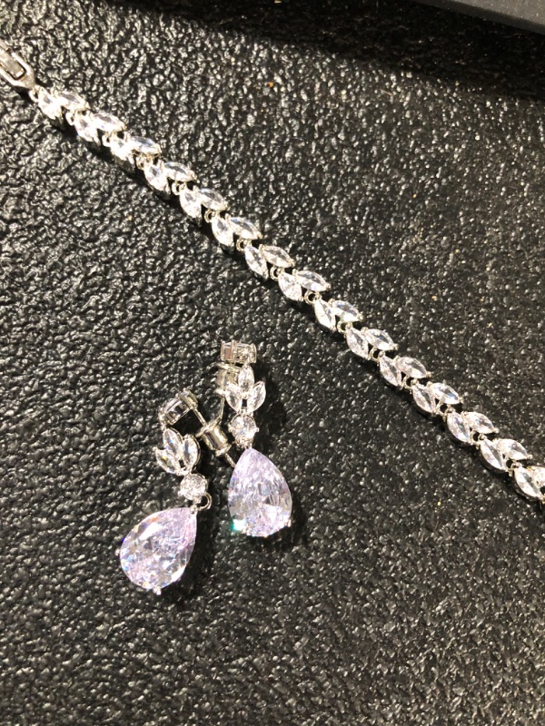 Photo 1 of *NEW* Hadskiss Jewelry Set for Women, Necklace Dangle Earrings Bracelet Set