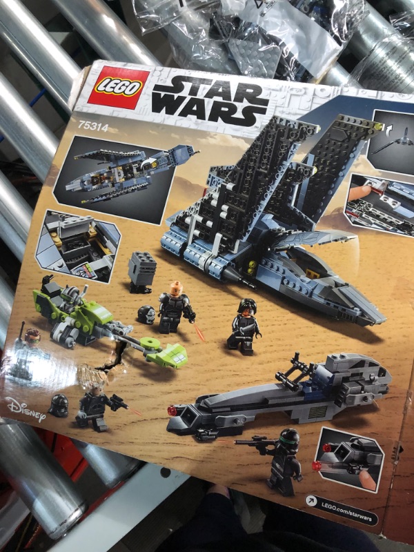 Photo 1 of **USED/MISSING PIECES**SEE NOTES** LEGO Star Wars The Bad Batch Attack Shuttle 75314 Awesome Toy Building Kit with 5 Minifigures; New 2021 (969 Pieces) Frustration-Free Packaging