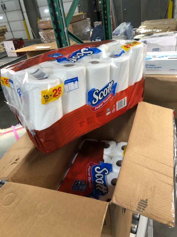 Photo 2 of Scott Paper Towels, Choose-A-Sheet - 30 Mega Rolls (2 Packs of 15) = 56 Regular Rolls (102 Sheets Per Roll)