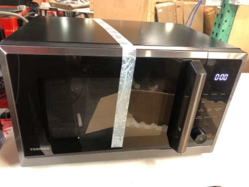 Photo 3 of **PARTS ONLY/SEE NOTES***TOSHIBA ML2-EC10SA(BS) 8-in-1 Countertop Microwave with Air Fryer, 12.4" Position Memory Turntable with 1.0 Cu.ft, Black stainless steel 